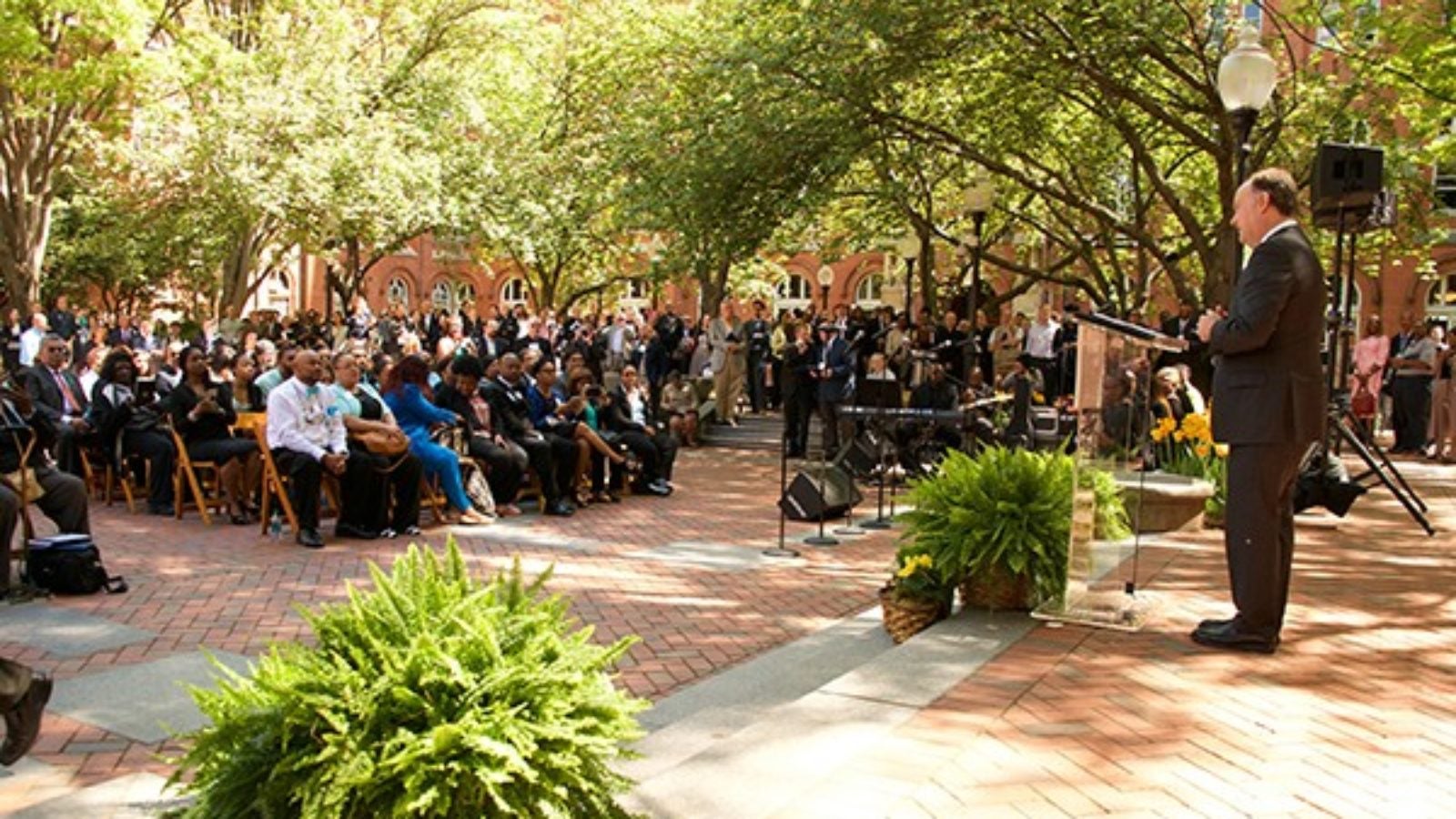 John J. DeGioia speaking to descendants and Georgetown community members outside in Dahlgren Square