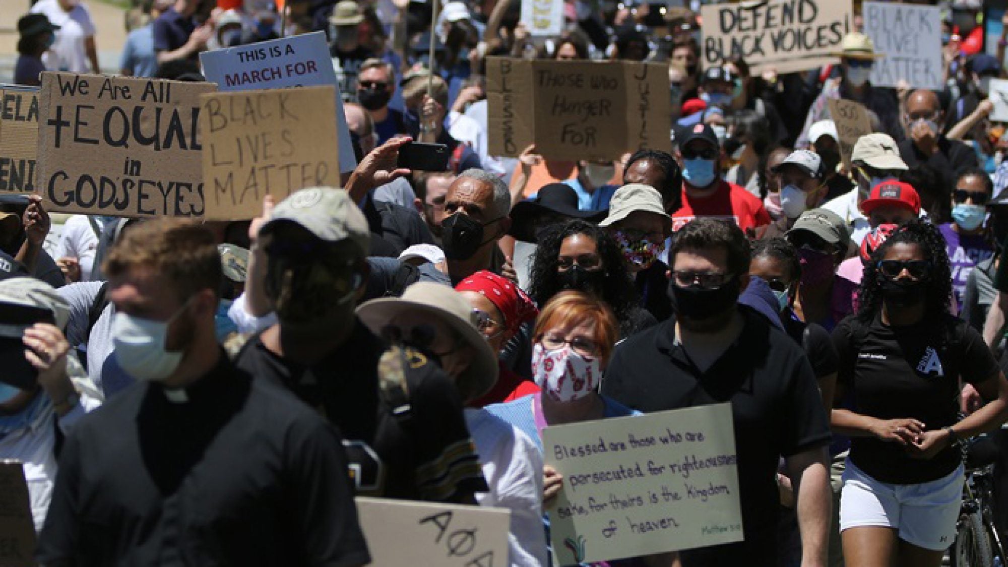 Catholics and others protest the killing of George Floyd. Photo by Bob Roller/Catholic News Service.