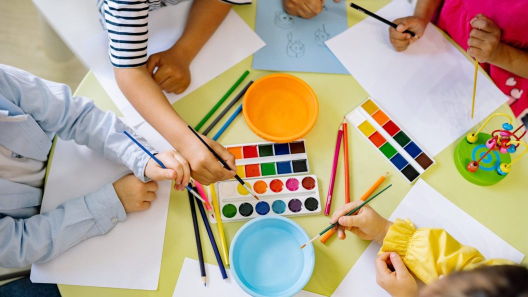 A picture of children painting with watercolors.