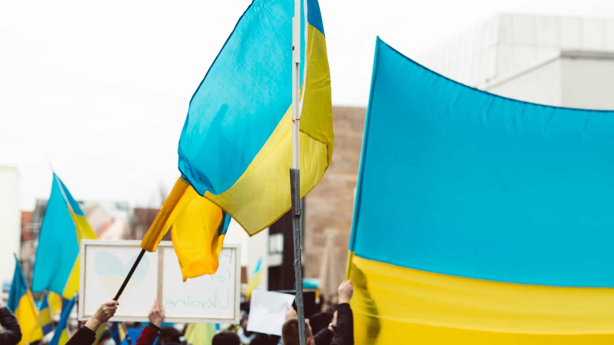 Protesters holding up Ukrainian flags.