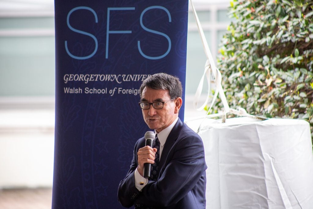 Kono Taro (SFS'86) speaks to a group of students at a private event.