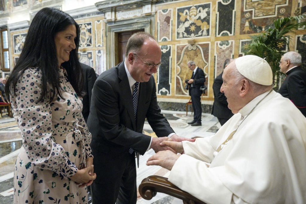 Pope Francis shakes hands with John DeGioia and his wife