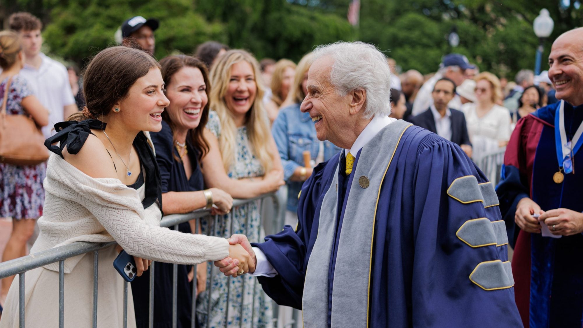 Henry Winkler greets a crowd as he walks into Georgetown&#039;s graduation