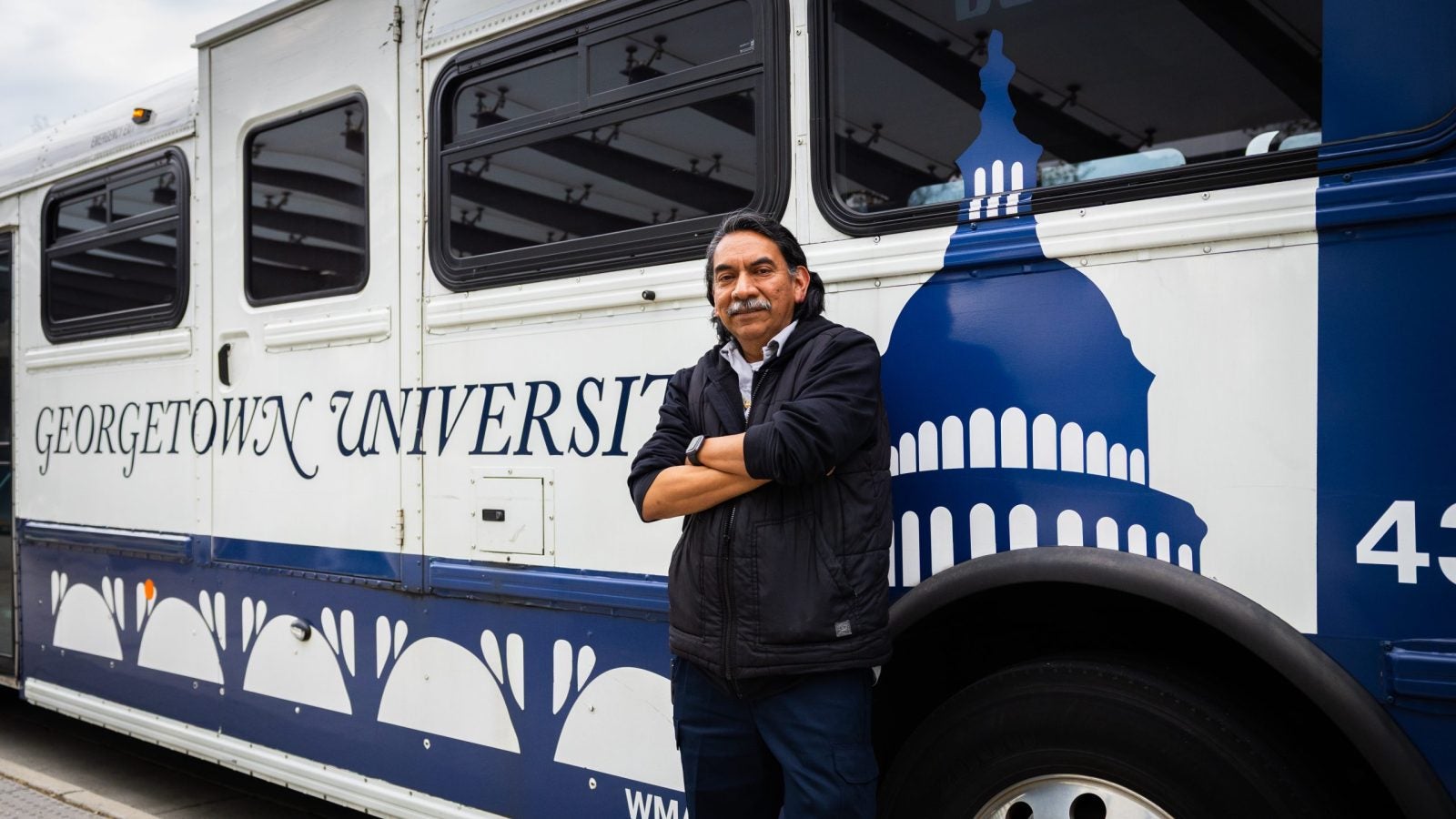 Robinson next to a GUTS bus