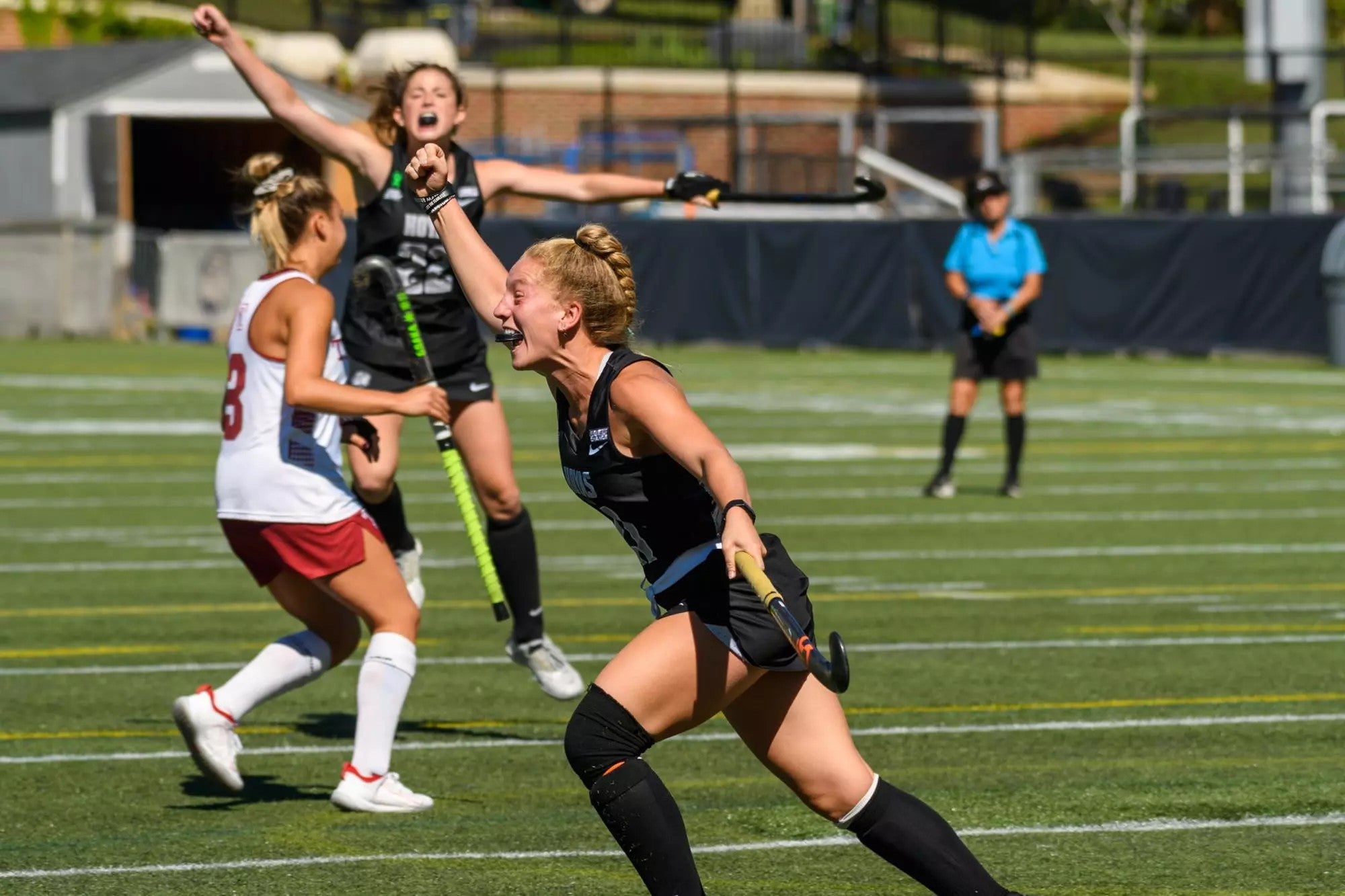 Sophie Towne (C'25) in a field hockey game