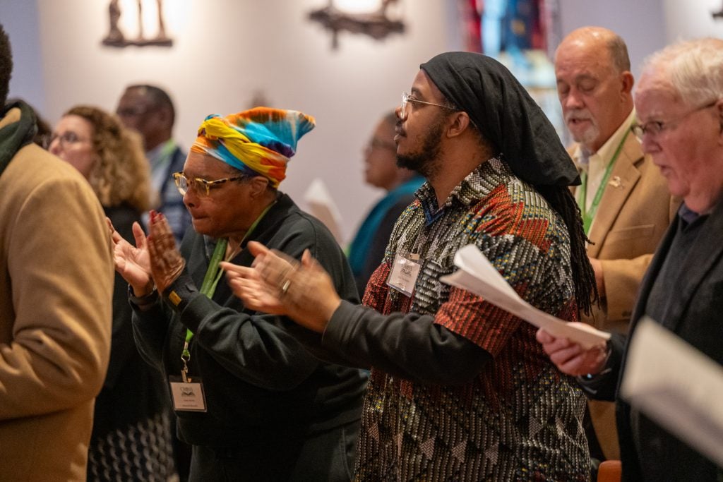 Several people clapping in Dahlgren Chapel