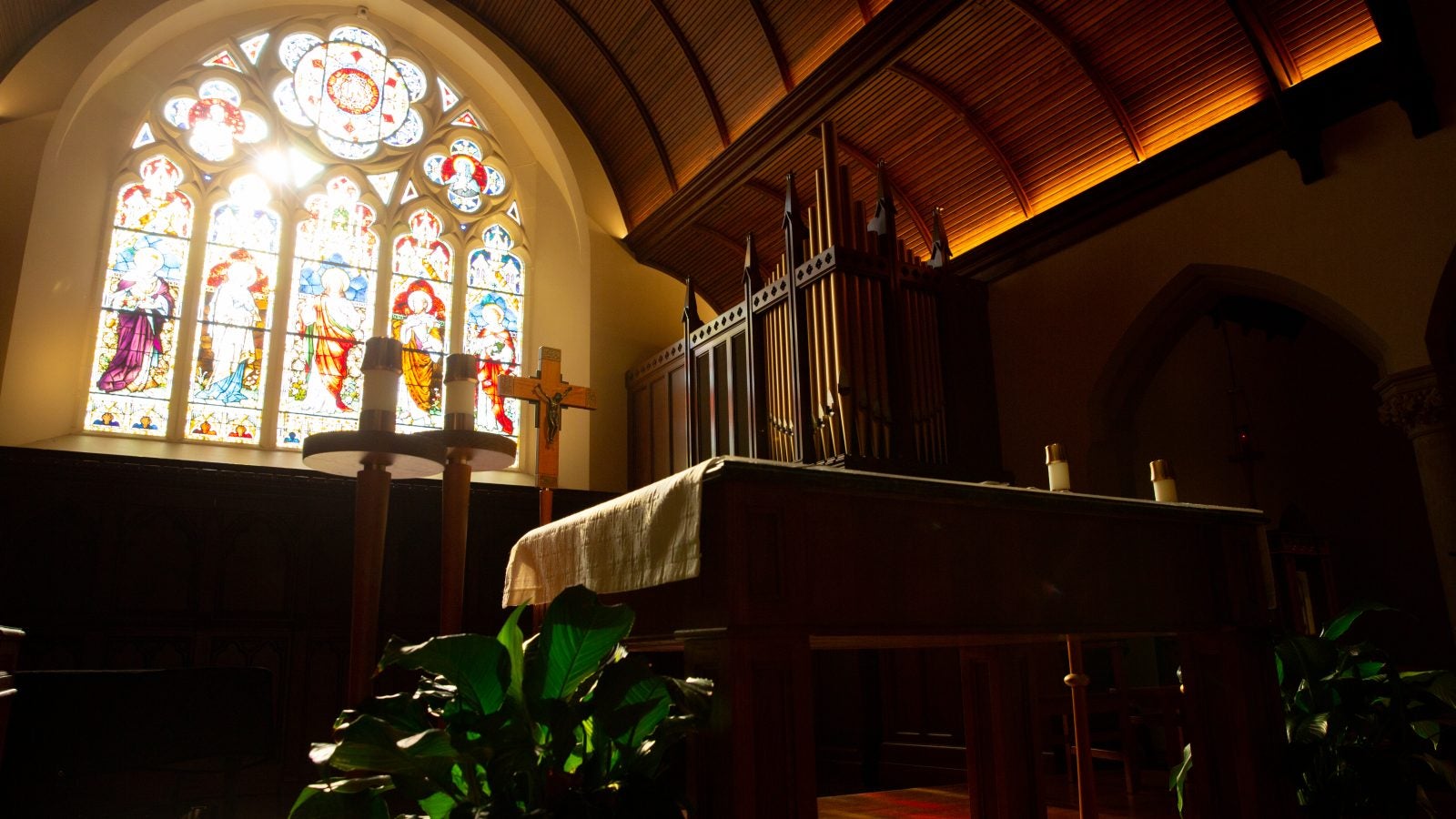 Interior of altar in Dahlgren Chapel