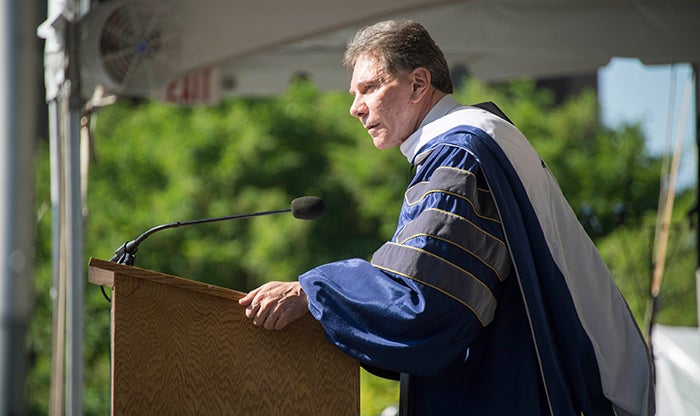 Richard Cialdini speaks at graduation ceremony