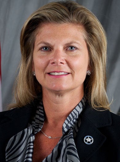 Lisa Davis smiles in a headshot.