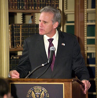 Former Israeli Ambassador to the United States Michael Oren addresses an audience from a podium.