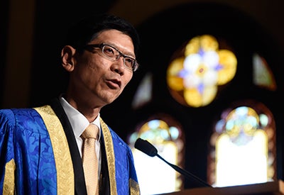 Tan Chorh Chuan speaks from a podium in Gaston Hall