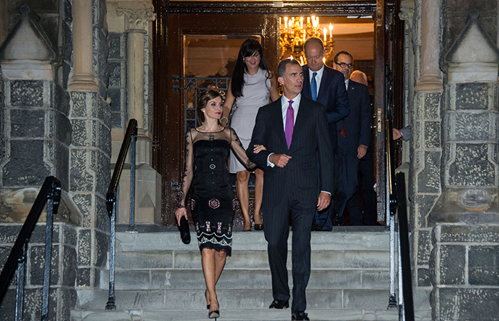King Felipe VI and Queen Letizia of Spain walk down a flight of steps from Healy Hall to greet students.