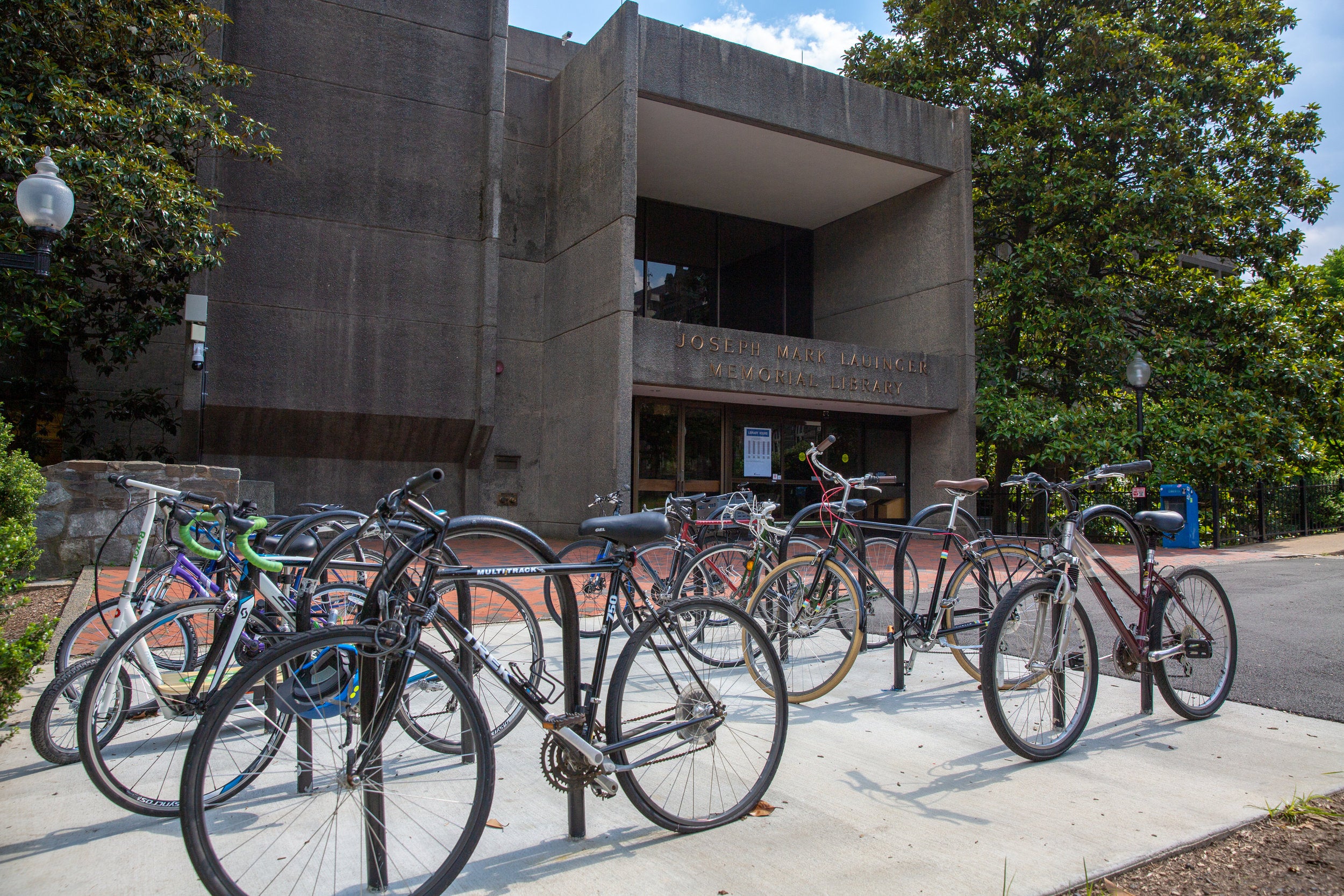 Bikes sit in front of Lauinger Library